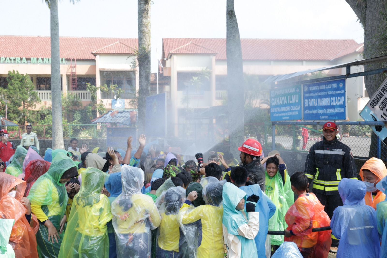 Pembelajaran Penanganan Api Sejak Dini, Warnai International Firefighters’ Day 2026 di RU IV Cilacap