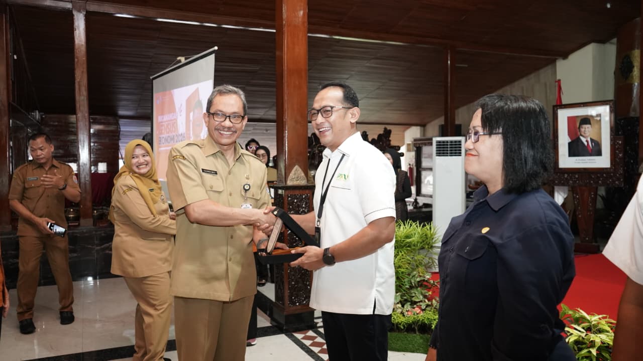 Kontribusi Data Berkualitas, Pertamina Patra Niaga RU Cilacap Raih Penghargaan Excellence BPS